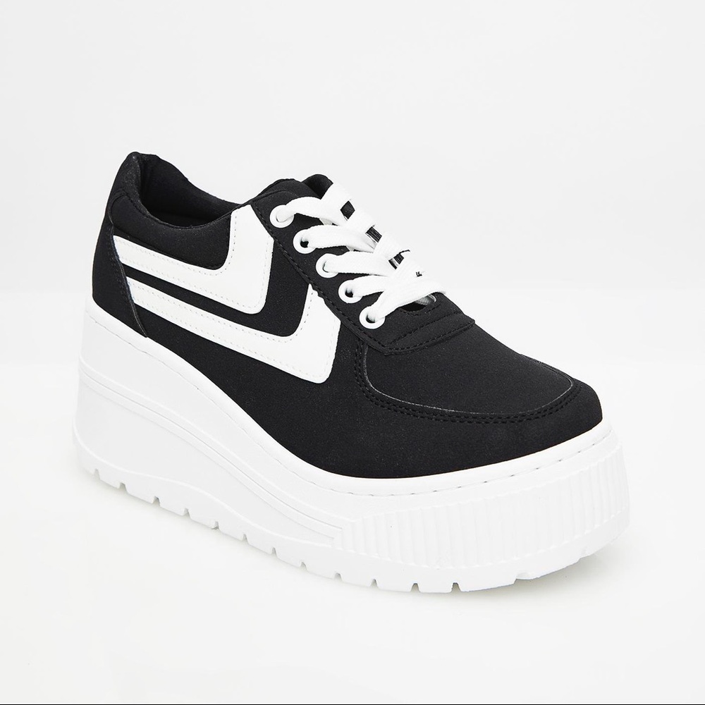 Dolls Kill Platform Sneakers Black NEW